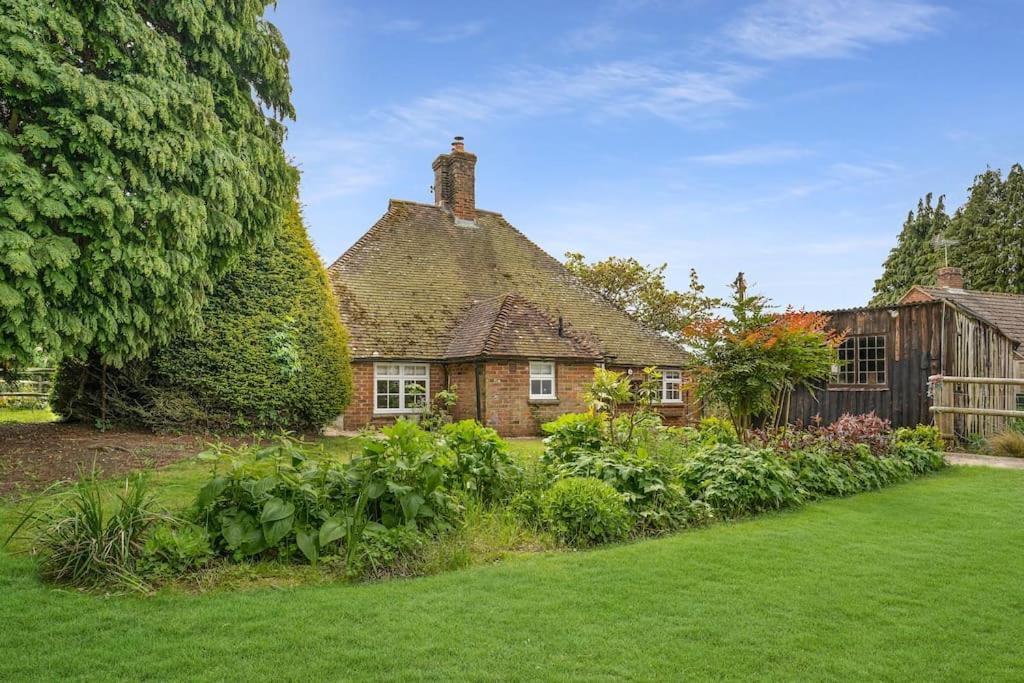 Local Walks Pub Gardens Pet Friendly Landscaped Gardens And Free Private Parking Villa Doddington  Exteriör bild