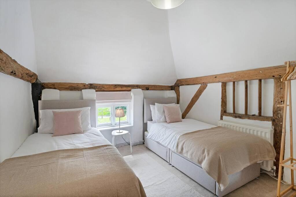 Local Walks Pub Gardens Pet Friendly Landscaped Gardens And Free Private Parking Villa Doddington  Exteriör bild
