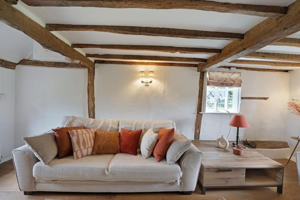 Local Walks Pub Gardens Pet Friendly Landscaped Gardens And Free Private Parking Villa Doddington  Exteriör bild