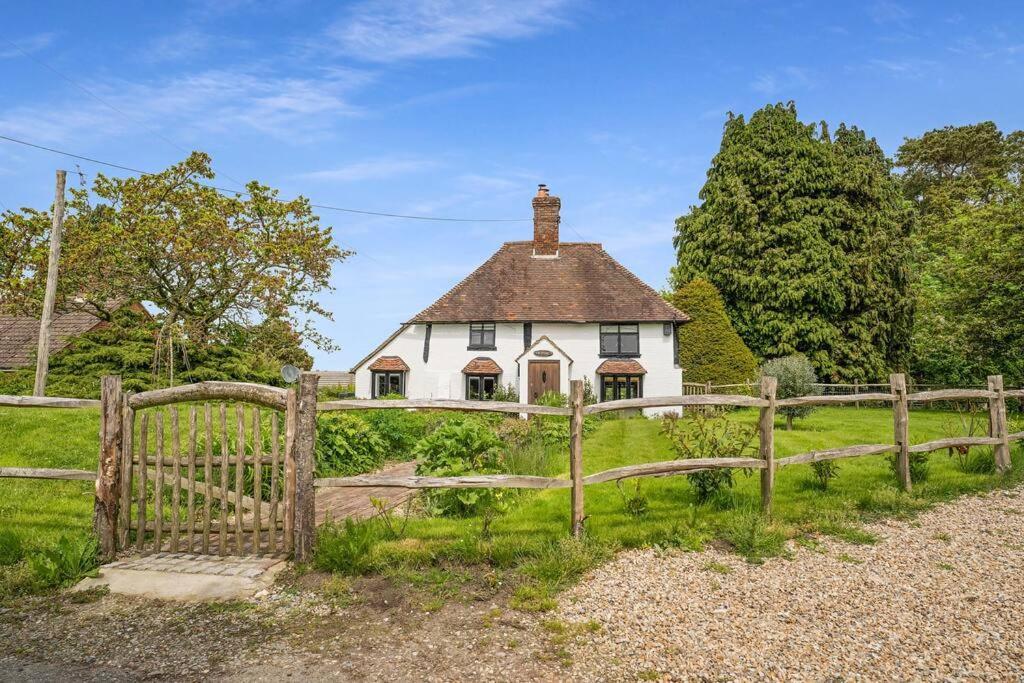 Local Walks Pub Gardens Pet Friendly Landscaped Gardens And Free Private Parking Villa Doddington  Exteriör bild